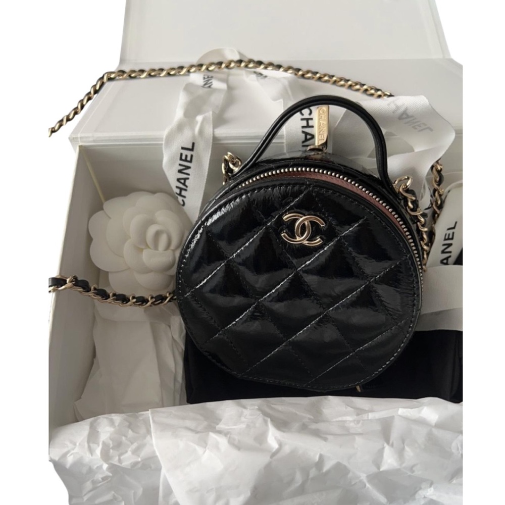 Chanel Evening Bag Black Patent Leather
CC Logo, - Picture 3 of 10